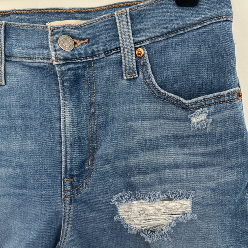Levi's Women's High Rise Shorts - Size 26 - Picture 2 of 5